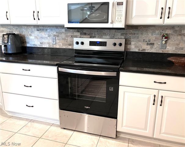 147 Village Court, Columbiana, OH 44408