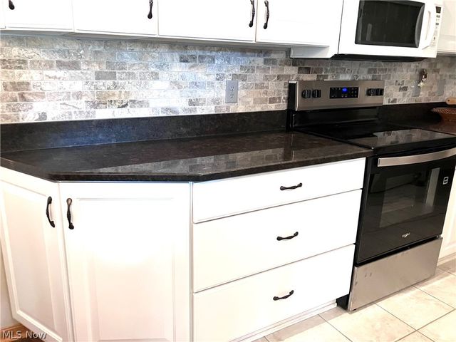 147 Village Court, Columbiana, OH 44408