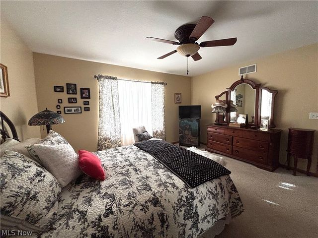 147 Village Court, Columbiana, OH 44408