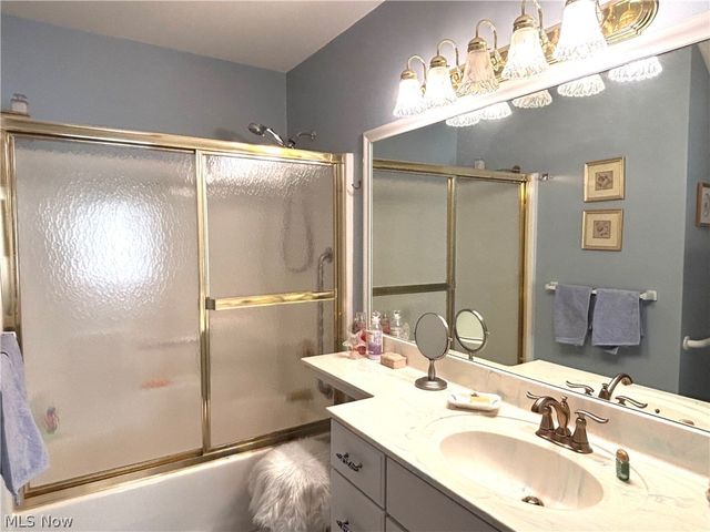 147 Village Court, Columbiana, OH 44408