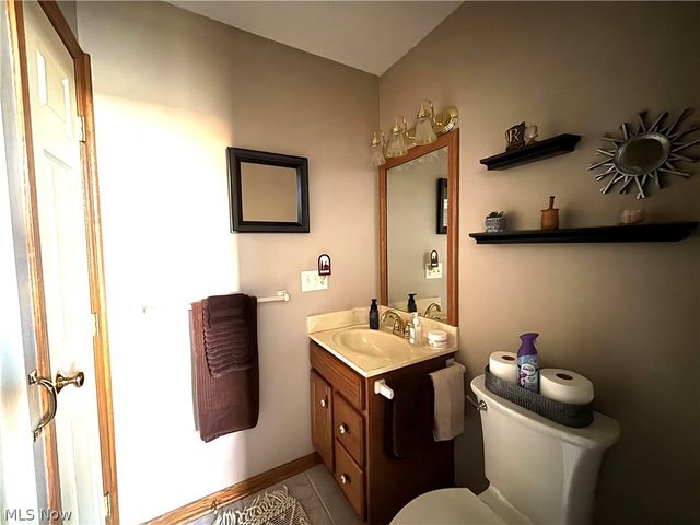 147 Village Court, Columbiana, OH 44408