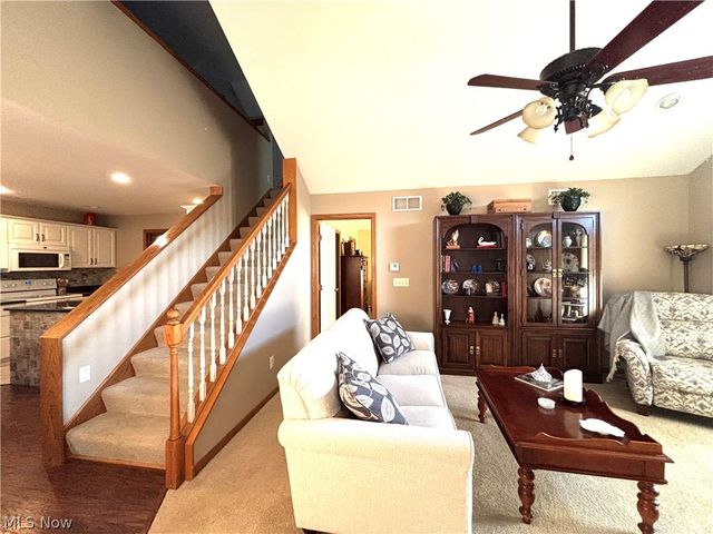 147 Village Court, Columbiana, OH 44408