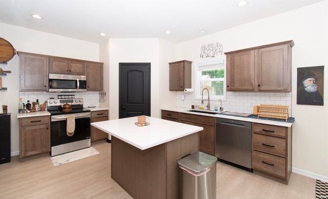 3425 Bruin Pass, Auburn, IN 46706