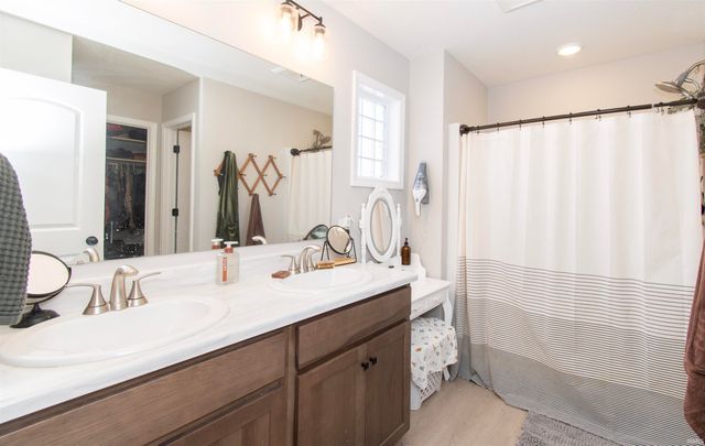 3425 Bruin Pass, Auburn, IN 46706