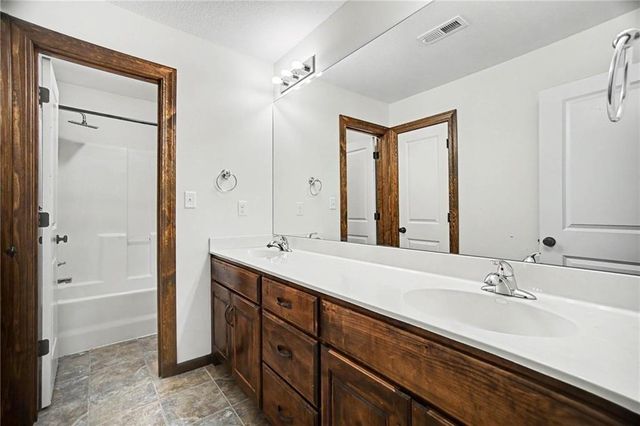 3221 S Mize Ridge Court, Independence, MO 64057