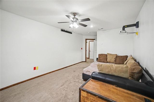3221 S Mize Ridge Court, Independence, MO 64057
