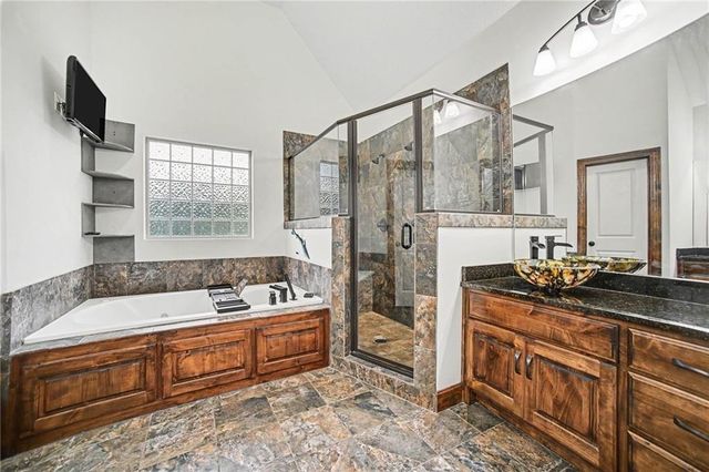 3221 S Mize Ridge Court, Independence, MO 64057