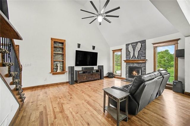 3221 S Mize Ridge Court, Independence, MO 64057