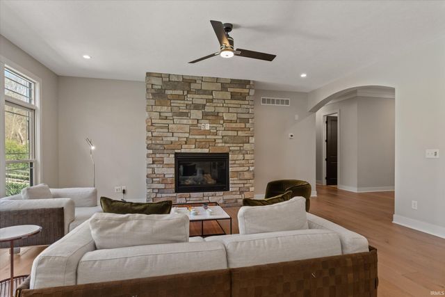 18071 Abington Court, South Bend, IN 46637