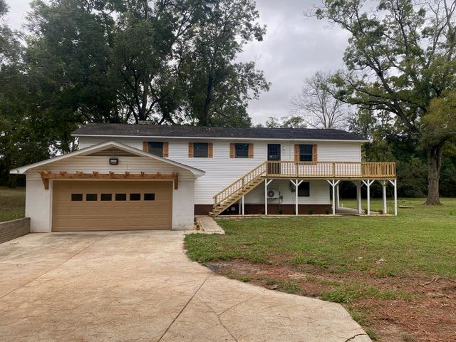 1424 Midland Michigan Dr, Midland City, AL 36350