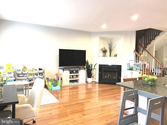 7358 BLOOMINGTON CT, Springfield, VA 22150