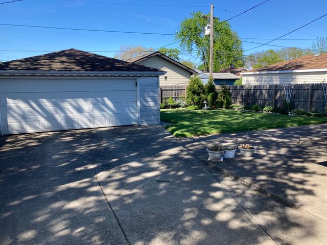 7318 W Lill Street, Niles, IL 60714