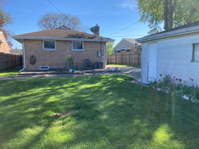 7318 W Lill Street, Niles, IL 60714