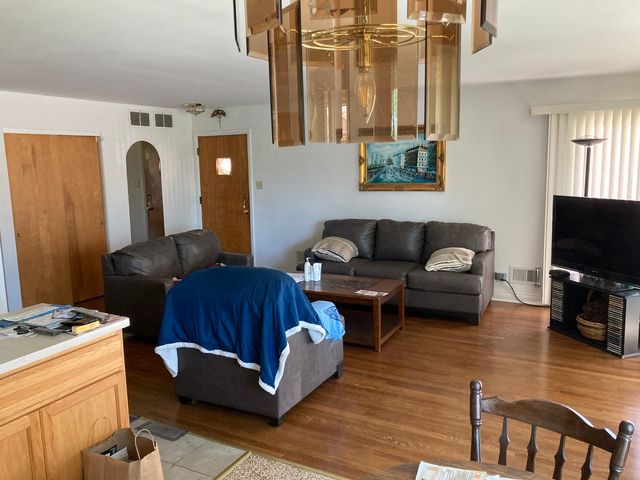 7318 W Lill Street, Niles, IL 60714
