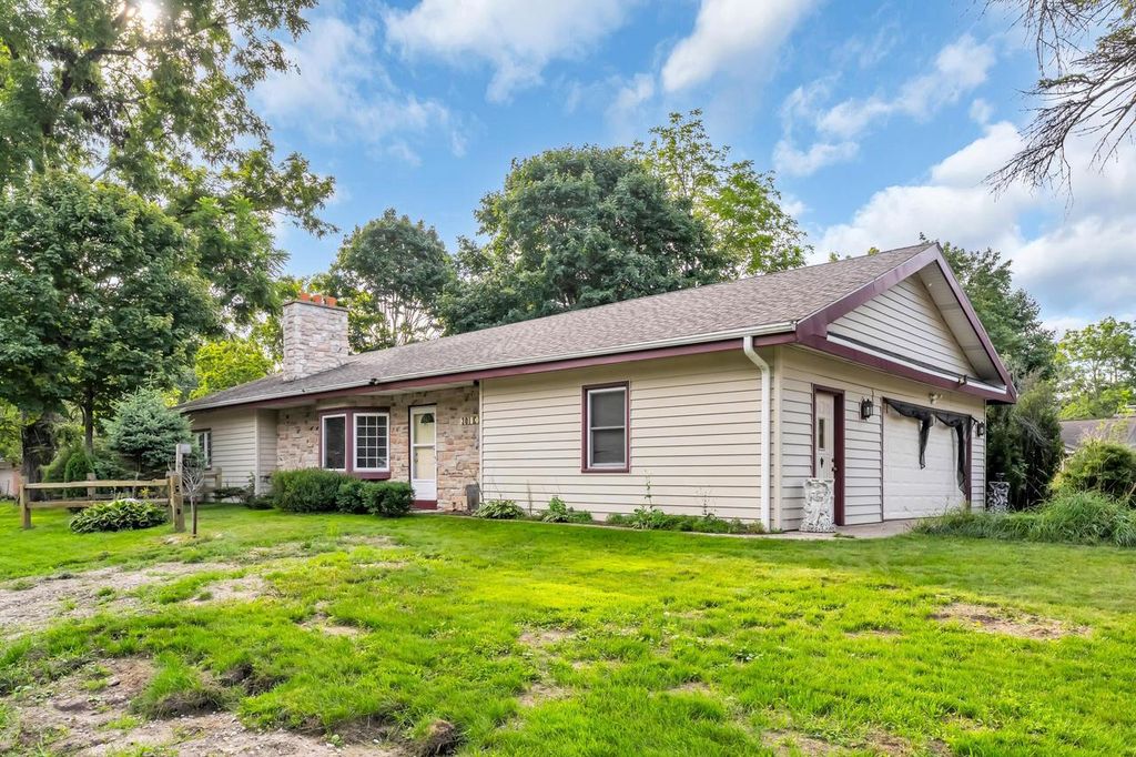 301 E 4 Mile ROAD, Wind Point, WI 53402