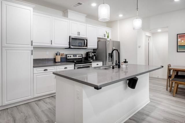 1374 Palo Verde Way, Vista, CA 92083