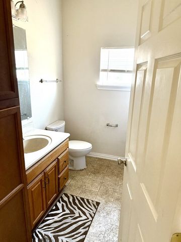 1205 Ave E, Ozona, TX 76943