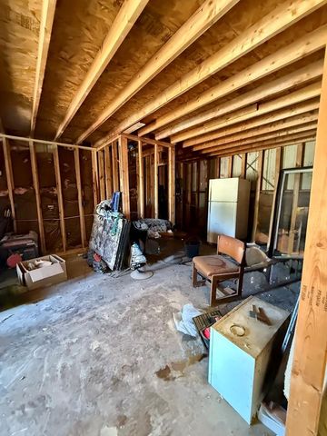 1205 Ave E, Ozona, TX 76943