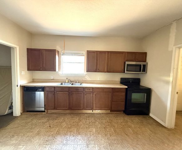 1205 Ave E, Ozona, TX 76943