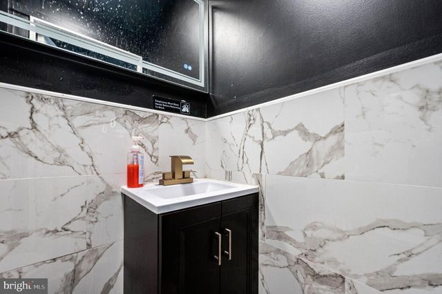 246 S 11TH ST, Philadelphia, PA 19107