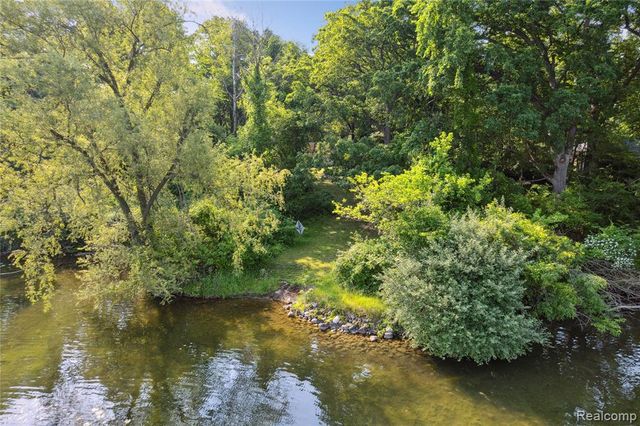 4300 W Bacon Road, Hillsdale, MI 49242