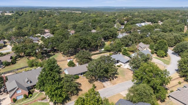 710 Martin Circle, Sand Springs, OK 74063