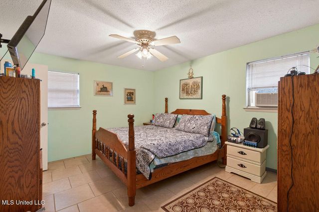 734 Canterbury Drive, Biloxi, MS 39532