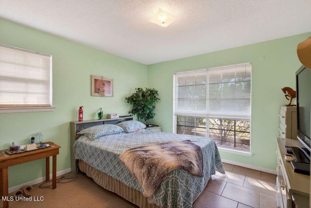 734 Canterbury Drive, Biloxi, MS 39532