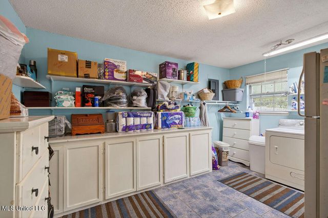 734 Canterbury Drive, Biloxi, MS 39532