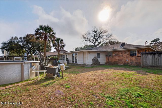 734 Canterbury Drive, Biloxi, MS 39532