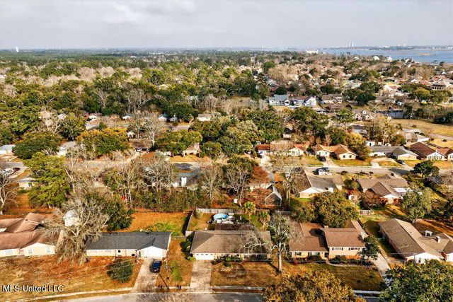 734 Canterbury Drive, Biloxi, MS 39532