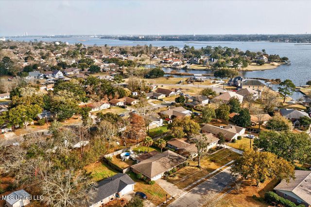 734 Canterbury Drive, Biloxi, MS 39532