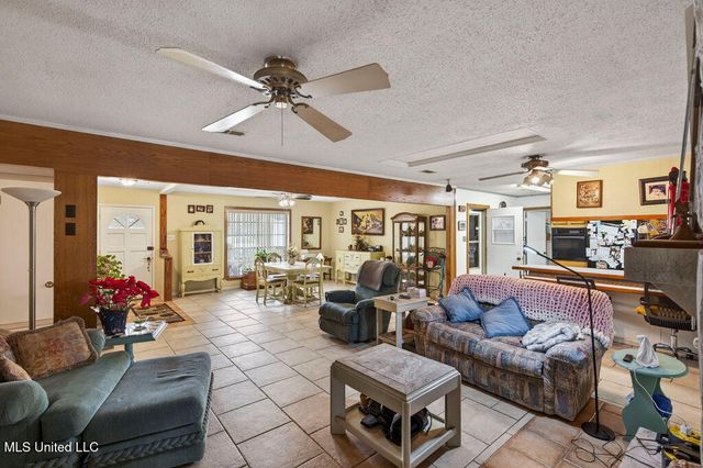 734 Canterbury Drive, Biloxi, MS 39532