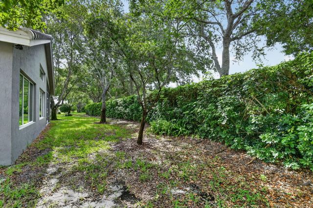6544 Via Primo Street, Wellington, FL 33467