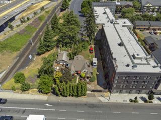 9715 Ne Glisan St, Portland, OR 97220