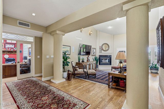 1013 LOS JARDINES Circle, El Paso, TX 79912
