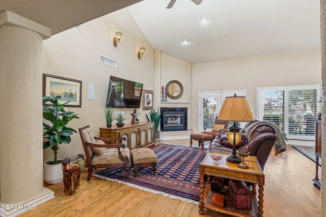 1013 LOS JARDINES Circle, El Paso, TX 79912