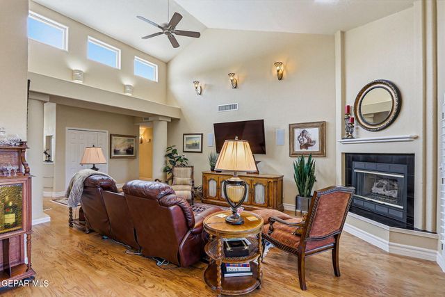 1013 LOS JARDINES Circle, El Paso, TX 79912