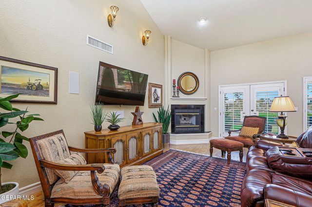 1013 LOS JARDINES Circle, El Paso, TX 79912