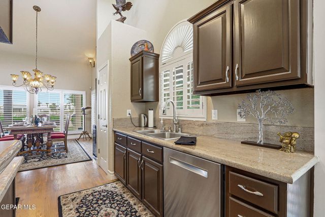 1013 LOS JARDINES Circle, El Paso, TX 79912