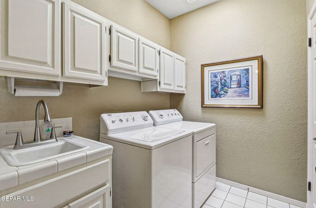 1013 LOS JARDINES Circle, El Paso, TX 79912