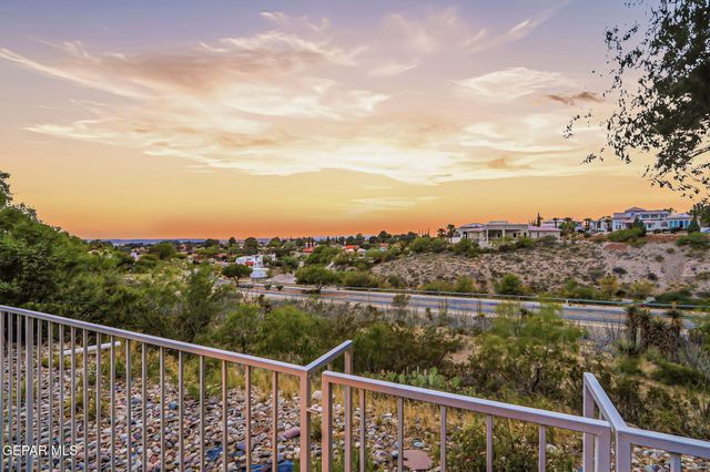 1013 LOS JARDINES Circle, El Paso, TX 79912