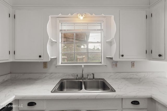 301 W Ray Drive, Hattiesburg, MS 39402