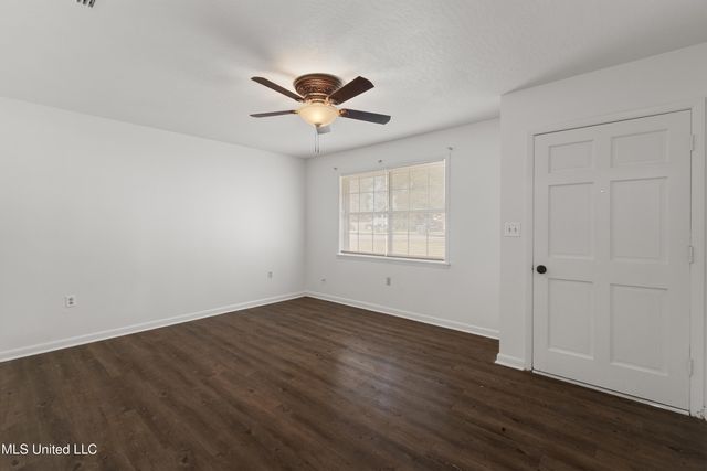 301 W Ray Drive, Hattiesburg, MS 39402