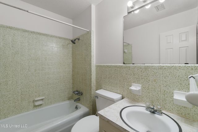 301 W Ray Drive, Hattiesburg, MS 39402