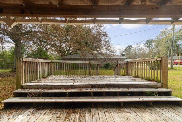 301 W Ray Drive, Hattiesburg, MS 39402