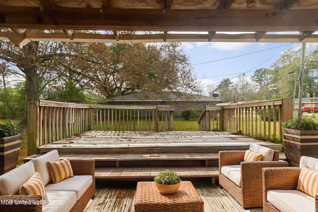 301 W Ray Drive, Hattiesburg, MS 39402