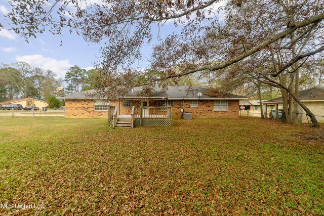 301 W Ray Drive, Hattiesburg, MS 39402
