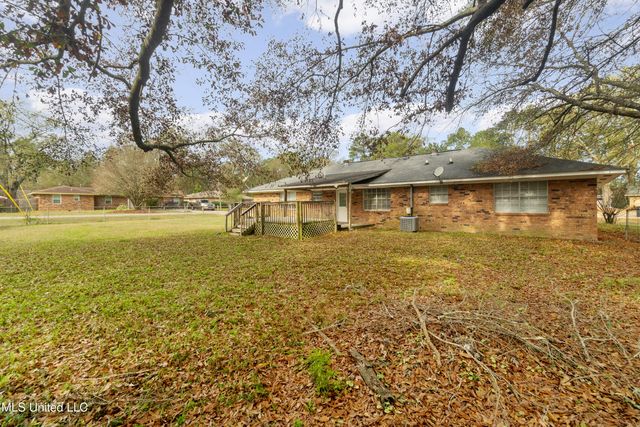 301 W Ray Drive, Hattiesburg, MS 39402