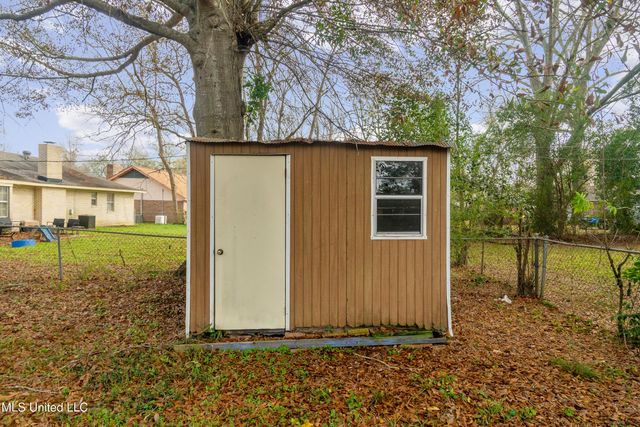 301 W Ray Drive, Hattiesburg, MS 39402